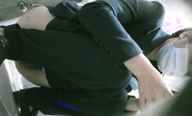 八月最新私房大神 隔牆有眼 原創廁拍 饅頭肥穴勾魂黑絲透明內褲 (7)