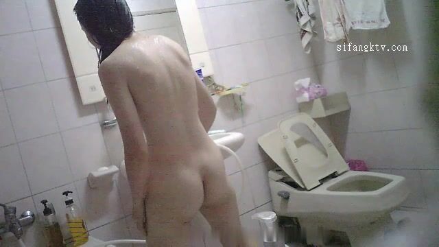 大眾澡堂民宅公寓出租房衛生間浴室各種極限操作現場實拍多位妹子洗香香基本都是亮點 (17)