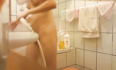 大眾澡堂民宅公寓出租房衛生間浴室各種極限操作現場實拍多位妹子洗香香基本都是亮點 (20)
