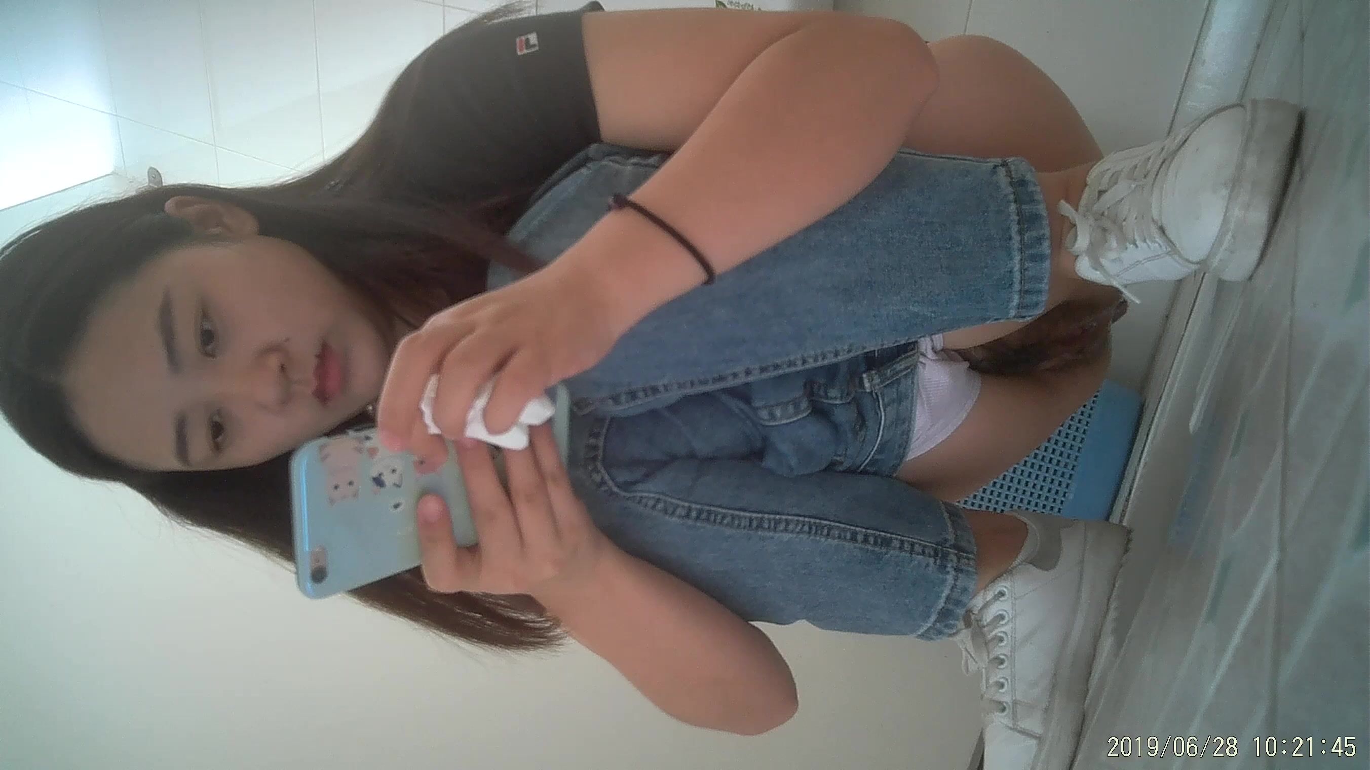 無印原版廁拍日記 6月27日4K全景電子創業園漂亮的小文員 (3)