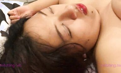 暗黑部落尻語錄！極品巨乳肥臀露臉美女酒後亂性 睡夢中被肏醒無套內射擼點很高完整版 (1)