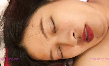 暗黑部落尻語錄！極品巨乳肥臀露臉美女酒後亂性 睡夢中被肏醒無套內射擼點很高完整版 (3)