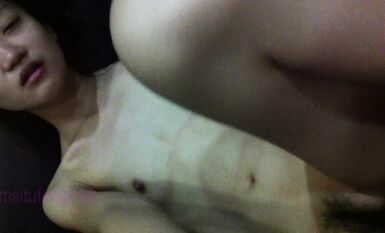 職校小情侶假日校外開房啪啪露臉自拍外流 超騷可愛小隻馬學妹已被調教成小淫娃嗲叫好舒服 (4)