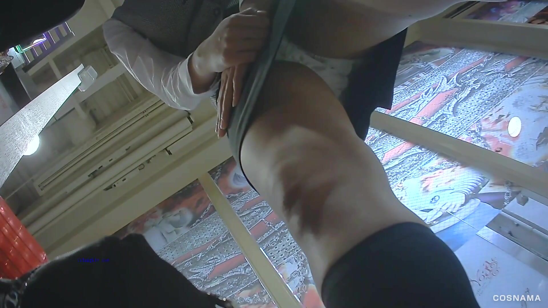 多角度近景偷拍 商場抄底極品高顏靚妹 制服售貨員玩誘惑 COS妹紙內內好可愛 高清1080P版2