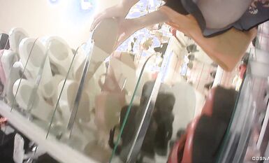 多角度近景偷拍 商場抄底極品高顏靚妹 制服售貨員玩誘惑 COS妹紙內內好可愛 高清1080P版3