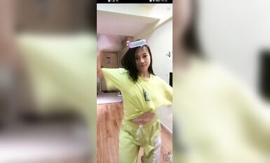 重磅 抖音直播技術性走光 熱舞 露底 美女雲集 (12)