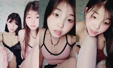 清純顏值妹妹！和漂亮閨蜜一起！雙女舌吻調情，翹起屁股看嫩穴，白絲極品美腿，掰穴展示很緊致