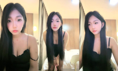 极品尤物网红女神【班长大人】近期下海大秀！隔着内裤道具震穴，爽的啊啊叫，大奶多毛肥穴，特写震得爽翻