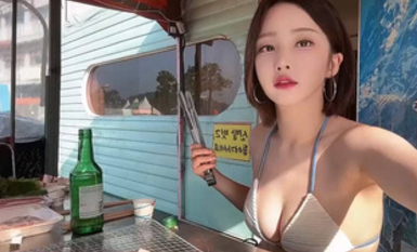 爆炸傷害！前女團成員盛世容顏極品模特chung最新私拍~名宿海灘拍拍寫真喝點酒烤點肉完事進屋干一炮1