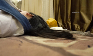 八月最新迷玩震撼福利私房售價170元MJ二人組迷玩雲南90後清純妹子岳X如捆綁倒立抽插各種方位角度拍特寫2 (1)