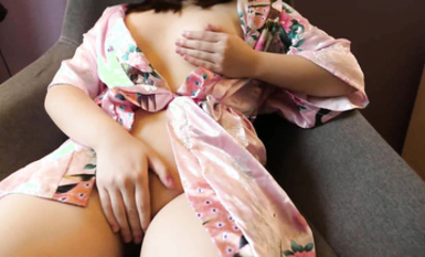 國產字母圈王者級女玩家下體開發天花板陰環少女【李小莫】私拍第二部：調教子宮開發，用擴音器把陰道擴開，用金屬棒插入子宮宮頸，插到流水