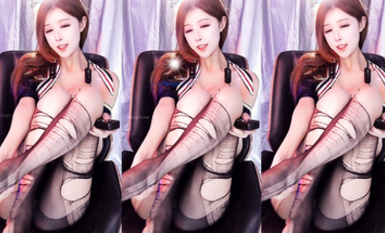 萬元定製網易CC星秀人氣風騷萬人迷極品女神【小初】私拍 騷舞道具紫薇各種高潮臉挑逗（1）