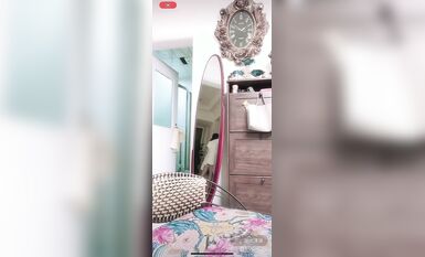 最新《瘋狂抖音》新篇之《啪啪美嬌妻被直播》瘋狂妹子作死大尺度 摳B揉乳擠奶真空 超精彩 (4)