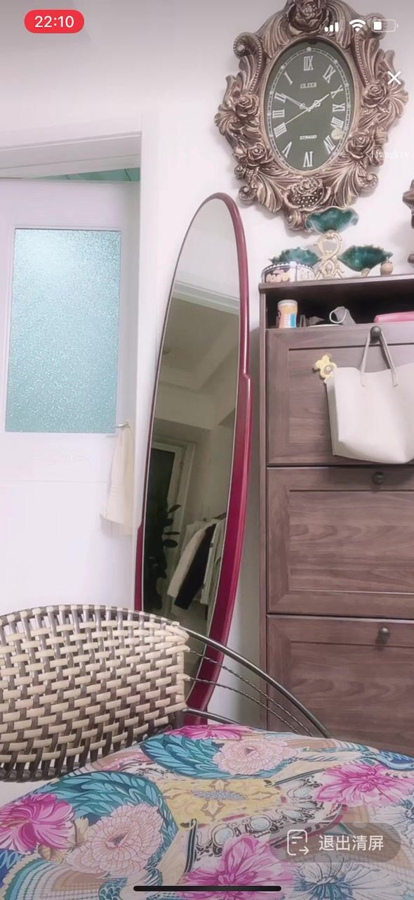 最新《瘋狂抖音》新篇之《啪啪美嬌妻被直播》瘋狂妹子作死大尺度 摳B揉乳擠奶真空 超精彩 (4)