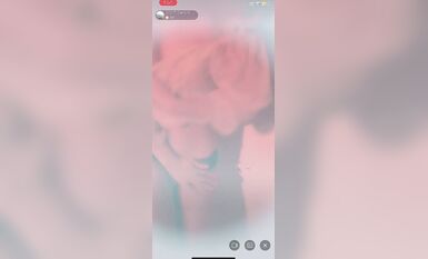 最新《瘋狂抖音》新篇之《啪啪美嬌妻被直播》瘋狂妹子作死大尺度 摳B揉乳擠奶真空 超精彩 (7)