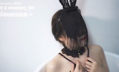 極品網紅美少女嫩妹草莓味的奈奈兔罕露臉高價24套-黑兔子 2