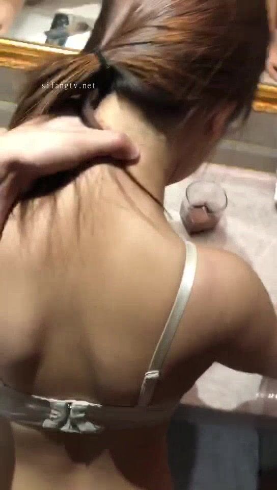 稚嫩漂亮嫩妹『清純女友』清純系妹子被大肉棒男友猛操 騎在妹子臉舔蛋蛋肉棒 完美露臉  (5)