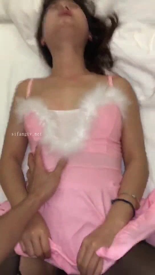 稚嫩漂亮嫩妹『清純女友』清純系妹子被大肉棒男友猛操 騎在妹子臉舔蛋蛋肉棒 完美露臉  (7)