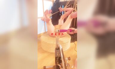 推特不撕逼的原因就是功能簡單發圖和看圖都是老爺們之間就沒那麼多唧唧歪歪了