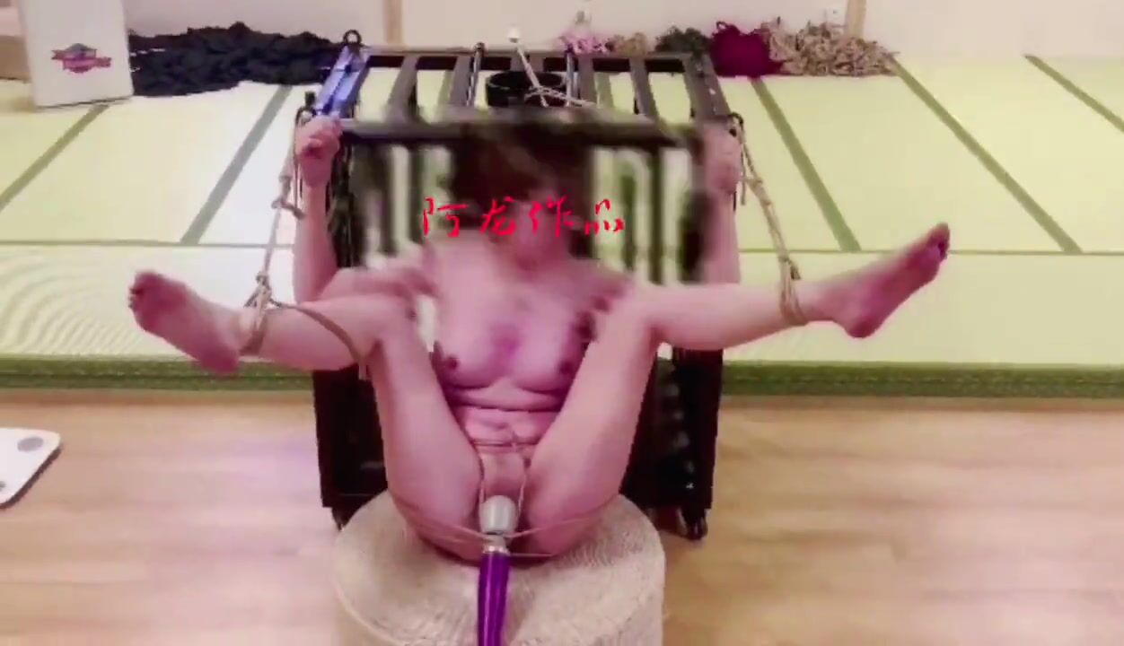 我特別喜歡看這種無助的樣子再矜持或高冷在開腿av棒的面前都會被剝離人格展露真實的自己失態且低賤即便是這種平日高傲的女生