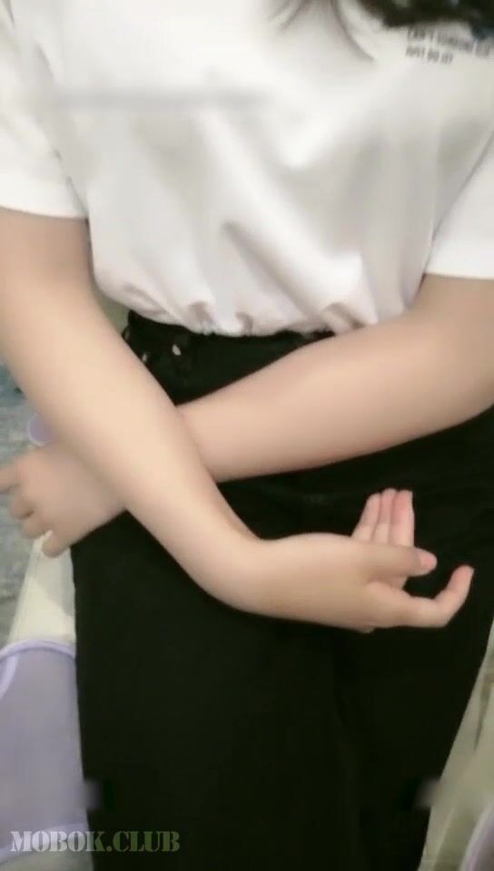 大叔高價每月3萬元包養的在校考研妹 長相清純除了被男友干其他全歸大叔