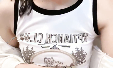 推特可愛蘿莉00後母狗『小耳朵』JK校服狗鏈露出紫薇 粉嫩美穴 噴水小榨汁機 高清 (23)