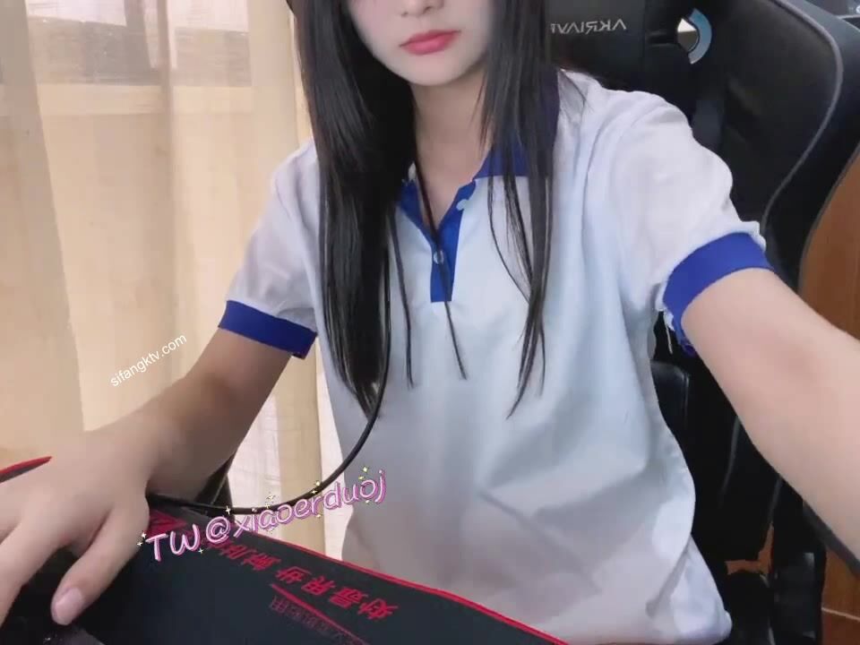 推特可愛蘿莉00後母狗『小耳朵』JK校服狗鏈露出紫薇 粉嫩美穴 噴水小榨汁機 高清 (7)