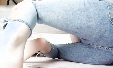 瑤瑤超乖（瑤瑤今天又失眠了 白桃少女）之緊身牛仔褲