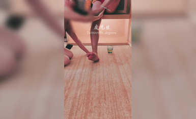 牛逼調教大神『50度先生』震撼首發 花式調教女奴 群P插針飲尿露出樣樣齊 高清 (20)