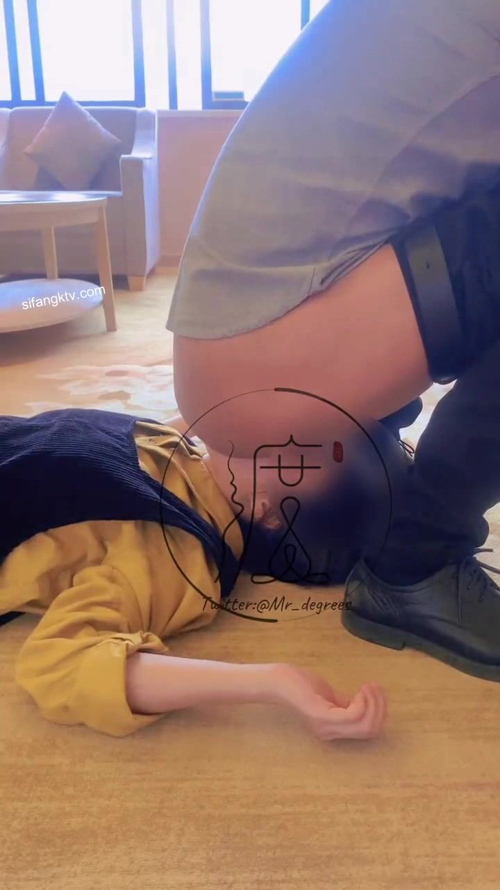 牛逼調教大神『50度先生』震撼首發 花式調教女奴 群P插針飲尿露出樣樣齊 高清 (4)