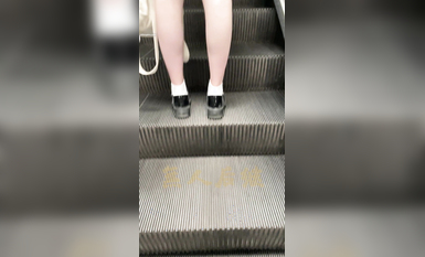 瘋狂偷拍各種小姐姐裙底 邪惡手指開啟 直接用手掀裙子抄底 超邪惡第二彈 超清4K (10)