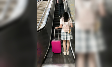 瘋狂偷拍各種小姐姐裙底 邪惡手指開啟 直接用手掀裙子抄底 超邪惡第二彈 超清4K (12)