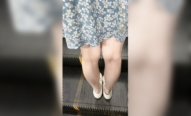 瘋狂偷拍各種小姐姐裙底 邪惡手指開啟 直接用手掀裙子抄底 超邪惡第二彈 超清4K (18)