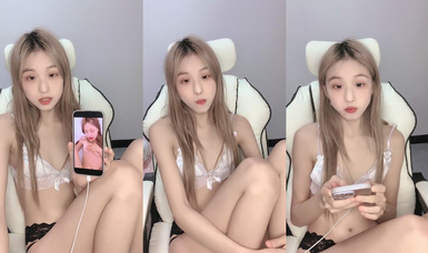 校花學妹！【你的初戀6】顏值逆天~超級粉嫩小b~全裸特寫 (11)