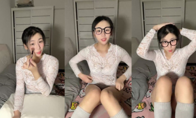 2024年1月新作 學生妹宿舍的香艷一刻【愛吃小布丁】大屁股又白又嫩，逼逼肥美，道具插穴叫出聲了 (6)