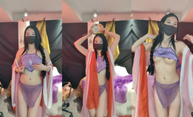 2024年1月新作，極品超美御姐【繁花女主角】橫店演戲好幾年，古裝裸舞，大美女每天不同反差角色道具自慰 (2)