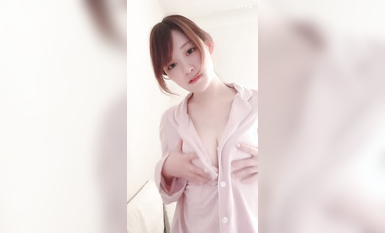 【ライブチャット】スマホ縦画面！バナナフェラ＆ディルドフェラから始まりパジャマ半裸姿で電マ当てオナニーを見せる自撮りチャット素人女子！髪型◎白美肌◎