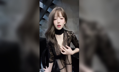 抖音150萬粉絲網紅美女-小馬漫漫 微密圈高價定製視頻-漏點 乳頭超嫩視頻福利