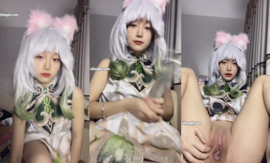 極品反差女大生04年清純小姐姐【胡椒籽】露臉私拍，各種COSER裸體騷舞大號道具紫薇臉逼同框（2）