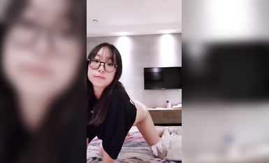 十個眼鏡九個騷 · 還有一個反差婊