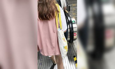 瘋狂偷拍各種小姐姐裙底 邪惡手指開啟 直接用手掀裙子抄底 超邪惡第二彈 超清4K (20)