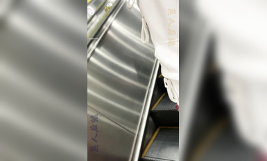 瘋狂偷拍各種小姐姐裙底 邪惡手指開啟 直接用手掀裙子抄底 超邪惡第二彈 超清4K (21)