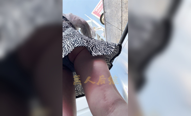 瘋狂偷拍各種小姐姐裙底 邪惡手指開啟 直接用手掀裙子抄底 超邪惡第二彈 超清4K (3)