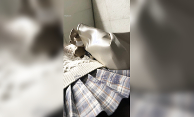 瘋狂偷拍各種小姐姐裙底 邪惡手指開啟 直接用手掀裙子抄底 超邪惡第二彈 超清4K (31)