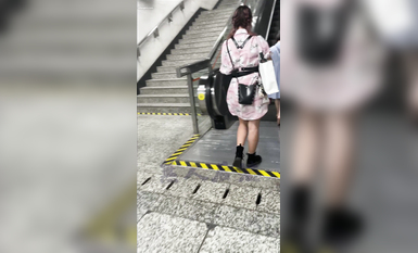 瘋狂偷拍各種小姐姐裙底 邪惡手指開啟 直接用手掀裙子抄底 超邪惡第二彈 超清4K (36)