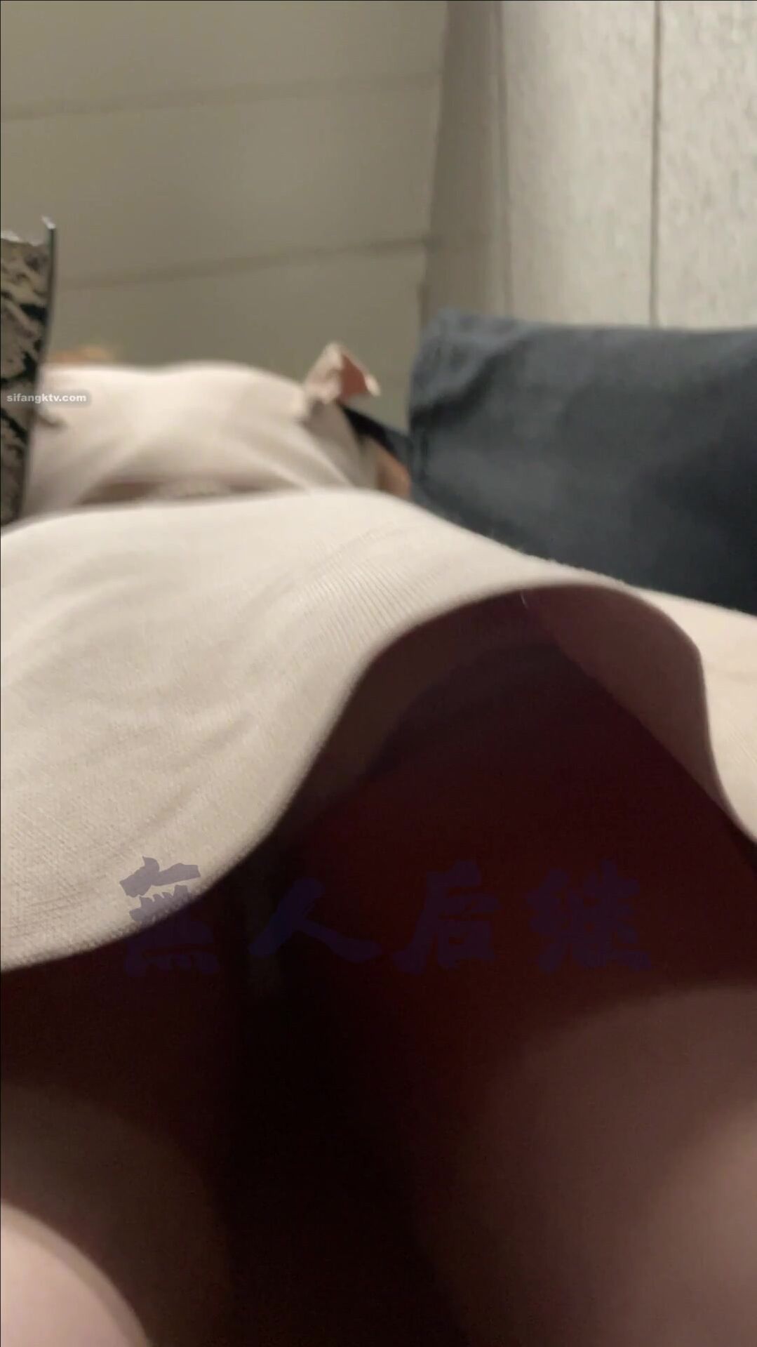 瘋狂偷拍各種小姐姐裙底 邪惡手指開啟 直接用手掀裙子抄底 超邪惡第二彈 超清4K (45)