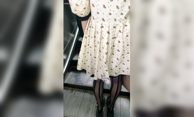 瘋狂偷拍各種小姐姐裙底 邪惡手指開啟 直接用手掀裙子抄底 超邪惡第二彈 超清4K (46)