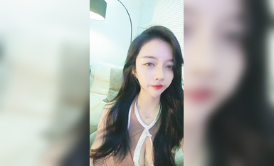 有點混血高挑模特女神，撅起屁股露出美鮑魚，和網友聊聊自己的性事，特寫粉木耳