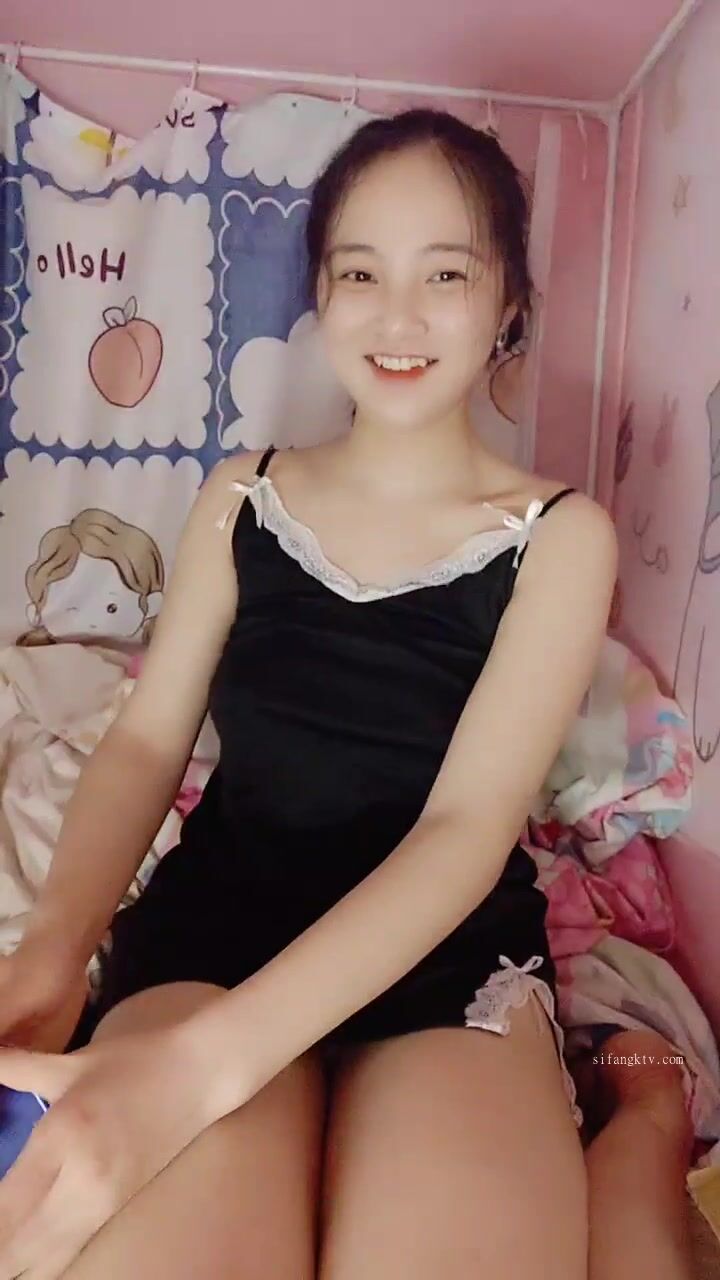 處女！清純女神~宿舍大秀~【白蔚】超級清純~蛋都擼炸了~ (4)