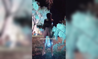 尤物反差婊，推特頂級美腿蜜臀小網紅-LC小狐狸 色女的膽子都是這么大嗎？公共場合如此暴露，大爺們的眼睛都翻直了小視頻集 (36)